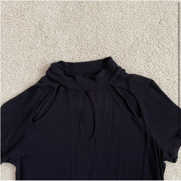 Top - Picture 2 of 2